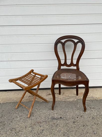 Chaise cannée en bois naturel. Epoque Louis...