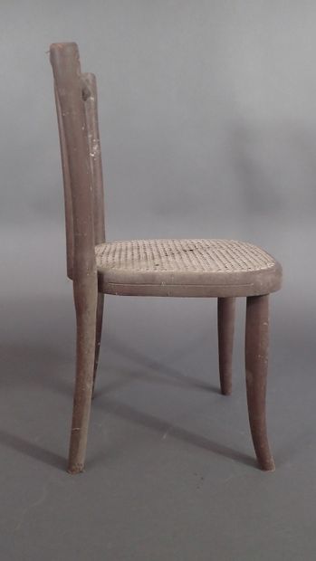 THONET. Chaise d'enfant en bois thermocourbé...