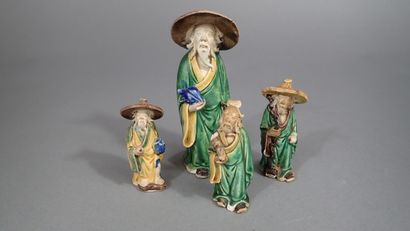 Ensemble de quatre statuettes en grès de...