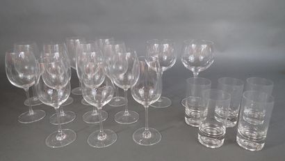 Lot de 20 verres comprenant : 11 verres à...
