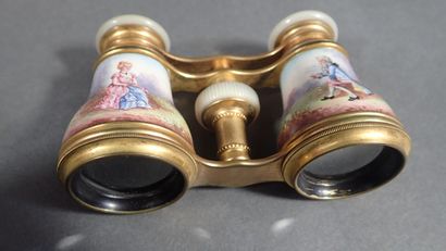 Ensemble d'objets de vitrine comprenant notamment...