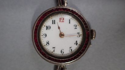 Montre bracelet en argent, le cadran circulaire,...