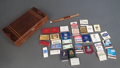 - Coffret rectanguaire en placage de palissandre...