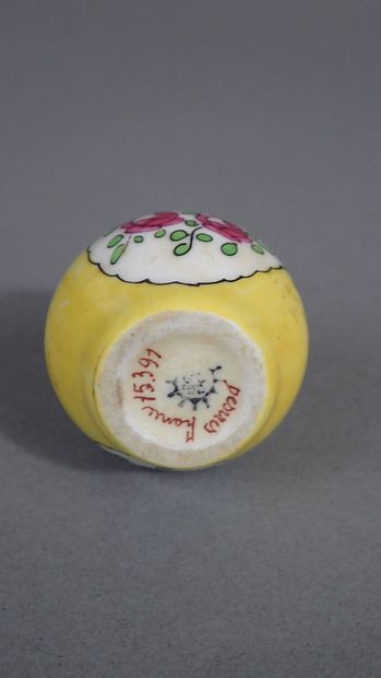 DESVRES France. Vase miniature double gourde...