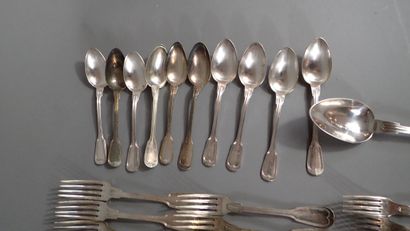Ménagère en métal argenté, modèle filets...