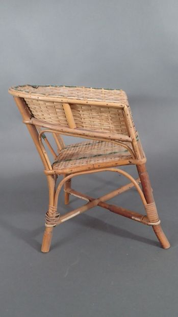 Fauteuil d'enfant en rotin et osier tressé...