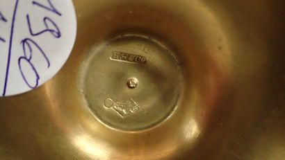 Paire de petits bougeoirs en laiton, le fût...