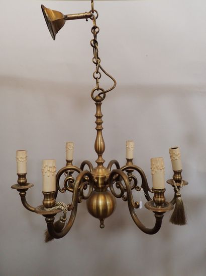 Lustre hollandais en laiton à six lumières...
