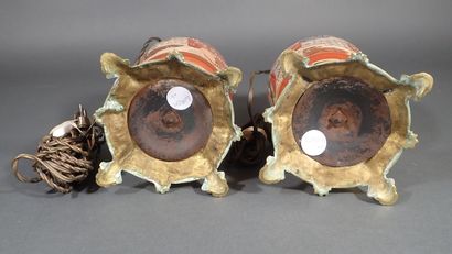 Paire de vases en porcelaine de Satsuma montés...