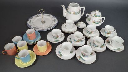 Lot de service à thé-café en porcelaine comprenant...