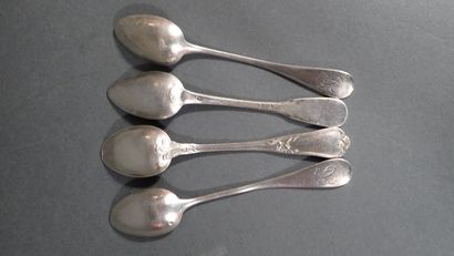 Lot de quatre cuillères dessert en argent...