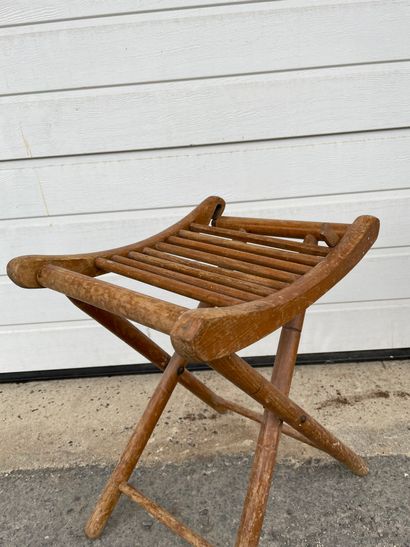 Chaise cannée en bois naturel. Epoque Louis...