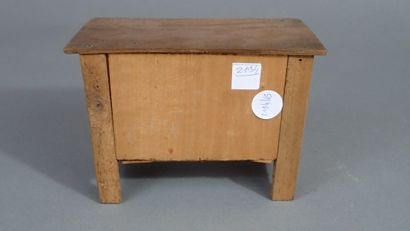 Commode de maîtrise en noyer ouvrant à deux...