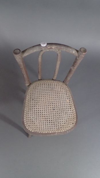 THONET. Chaise d'enfant en bois thermocourbé...