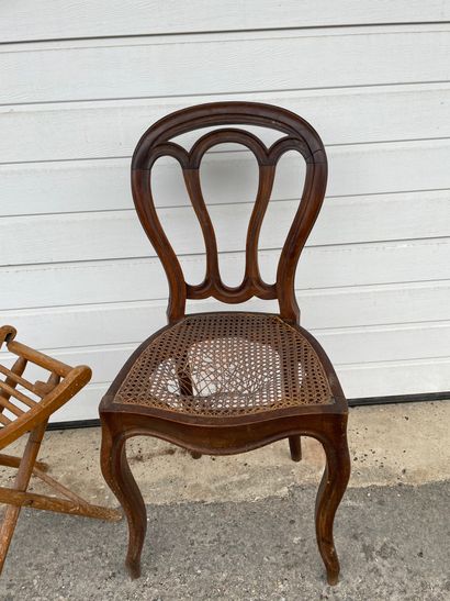 Chaise cannée en bois naturel. Epoque Louis...
