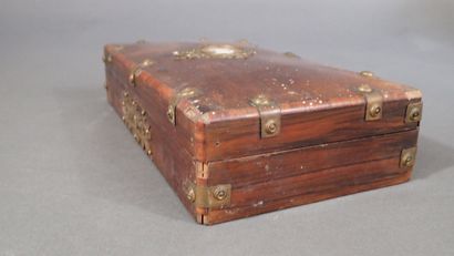 Coffret de jeux en placage de noyer, l'intérieur...