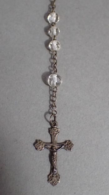 Chapelet en argent et perles. Poids brut...