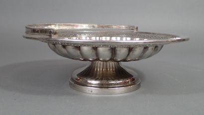 Coupe de fruits en métal argenté sur piédouche,...