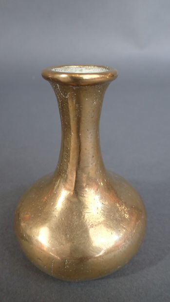 - Paire de bougeoirs en bronze doré, coupé...