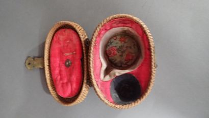 Ensemble de deux paniers avec leur théière...