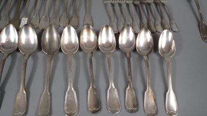 Ménagère en métal argenté, modèle filets...
