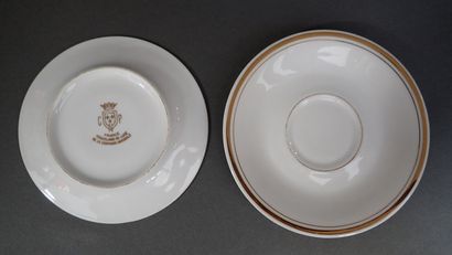Lot de service à thé-café en porcelaine comprenant...