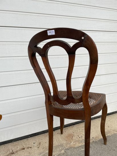 Chaise cannée en bois naturel. Epoque Louis...