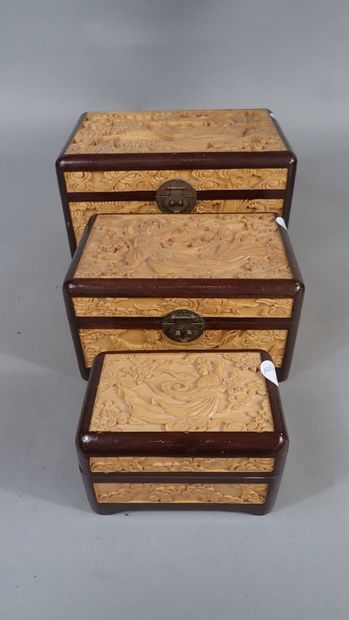 Ensemble de trois boîtes en résine et bois...