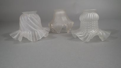 Pied de lampe en fer forgé avec applicationde...
