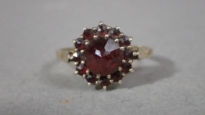 Ensemble comprenant : 
- une bague 