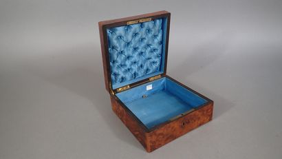 Coffret en placage de bois de ronce de noyer...