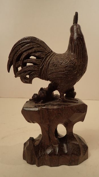 Sujet en palissandre sculpté en forme de...