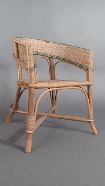 Fauteuil d'enfant en rotin et osier tressé...