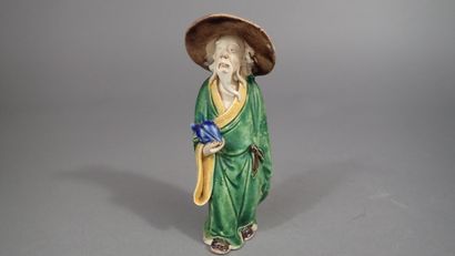 Ensemble de quatre statuettes en grès de...