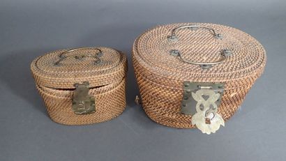 Ensemble de deux paniers avec leur théière...
