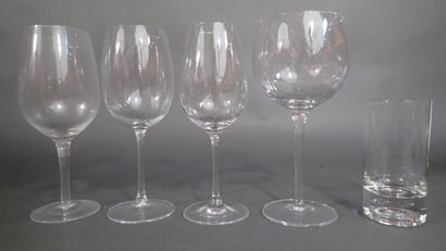 Lot de 20 verres comprenant : 11 verres à...