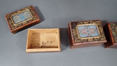 Coffret de jeux en placage de noyer, l'intérieur...