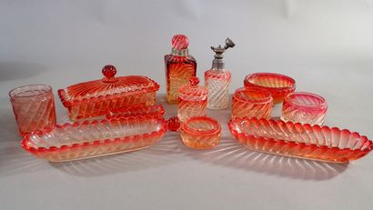 BACCARAT. Partie de garniture de toilette,...