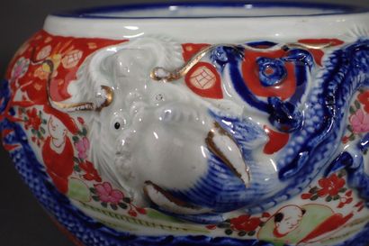 Paire de cache-pots en porcelaine imari à...
