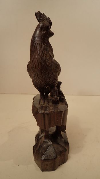 Sujet en palissandre sculpté en forme de...
