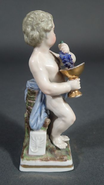SAXE. Petit sujet en porcelaine polychrome...