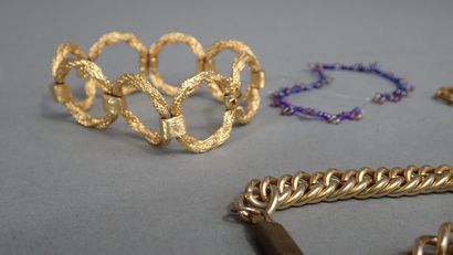 Fort lot de bijoux fantaisies comptre notamment...