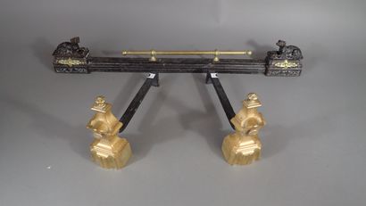 Ensemble en fonte et bronze doré comprenant...
