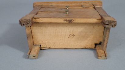 Commode de maîtrise en noyer ouvrant à deux...