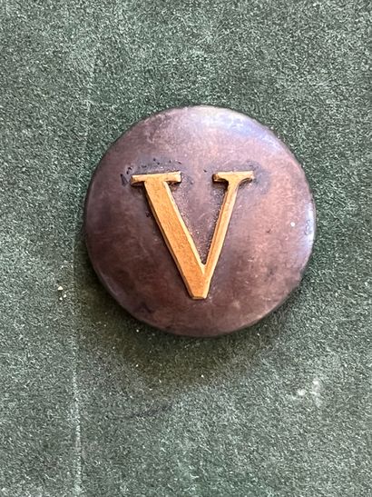 BER. Bouton de tenue de l’équipage de Valencay...