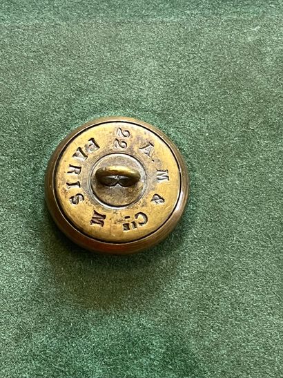 TOU. Bouton de tenue d’amazone de l’équipage...