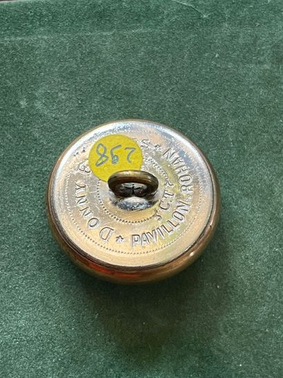 POI. Bouton de tenue de l’équipage Montjou...