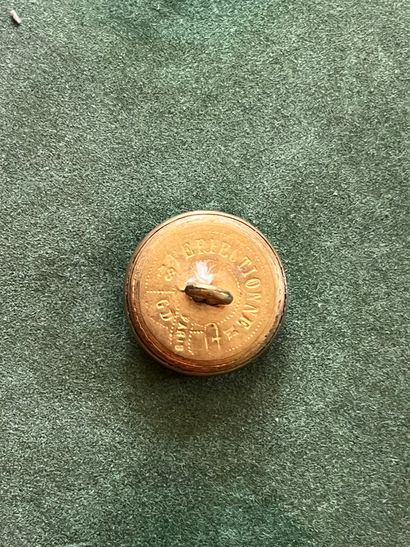 IDF. Bouton de gilet de l’équipage d’Halatte...