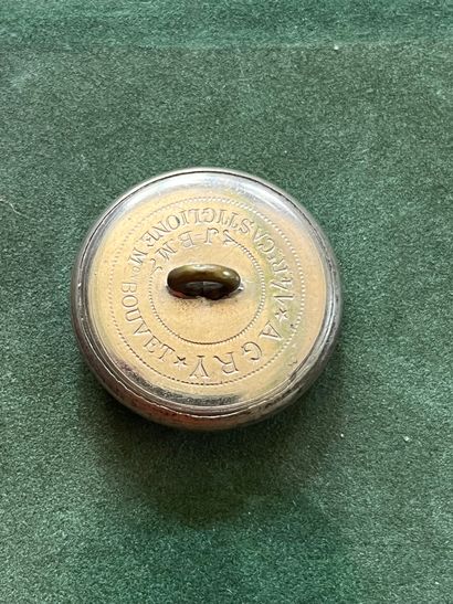 NIV. Bouton de tenue du vautrait de Croÿ...
