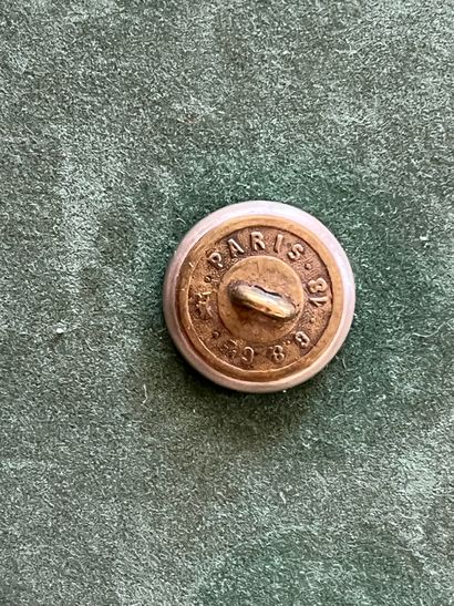 BOURB. Bouton de gilet de l’équipage Saint...
